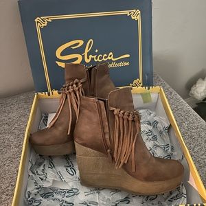 Sbicca fringed leather booties